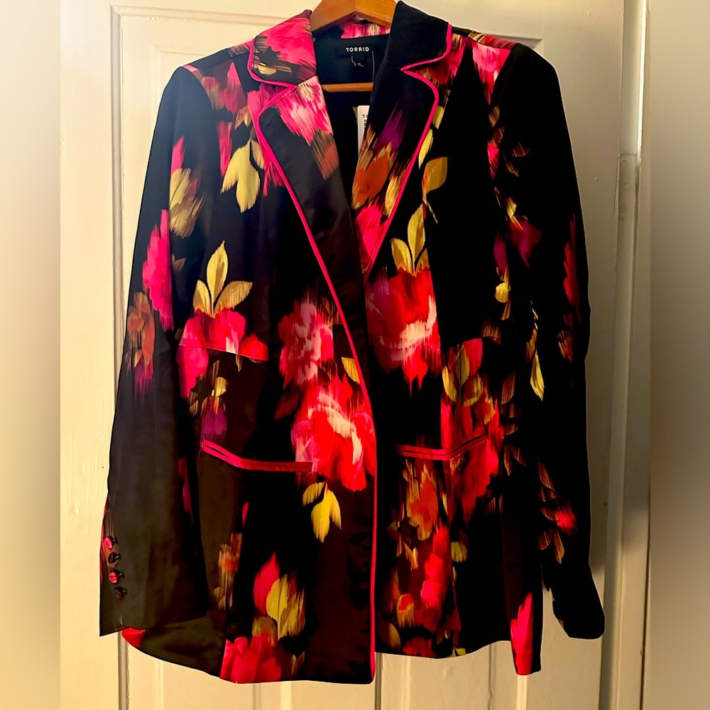 New with tags. Torrid brand. Size L 12. Satin floral blazer. Never worn.